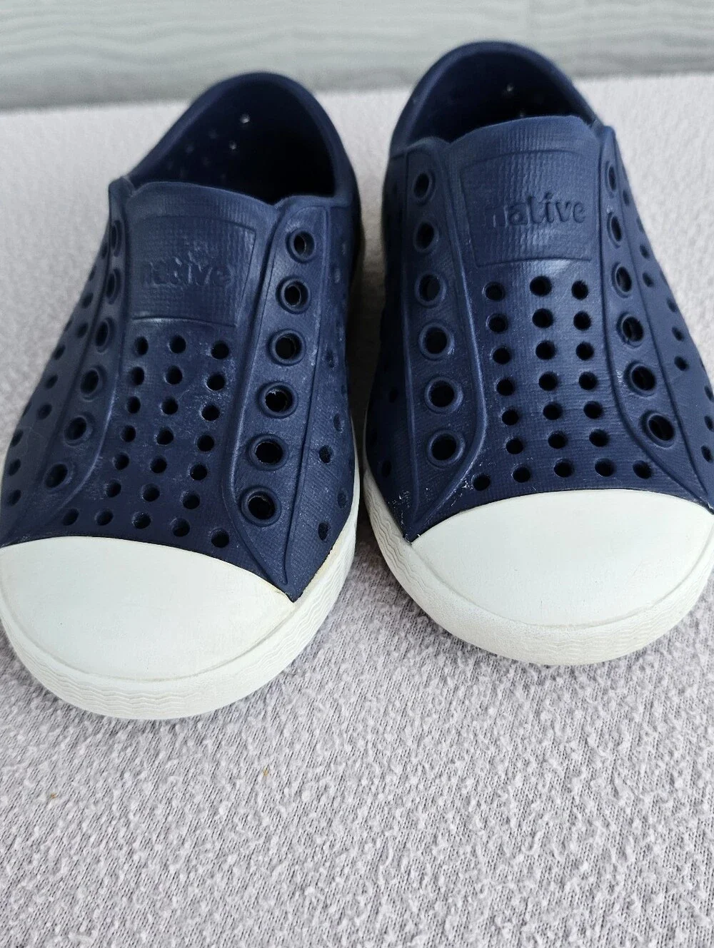 Native Jefferson Navy White SZ C5 Slip-On Breathable Water Shoes